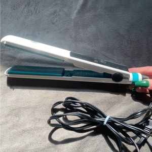 Xtava Straightener